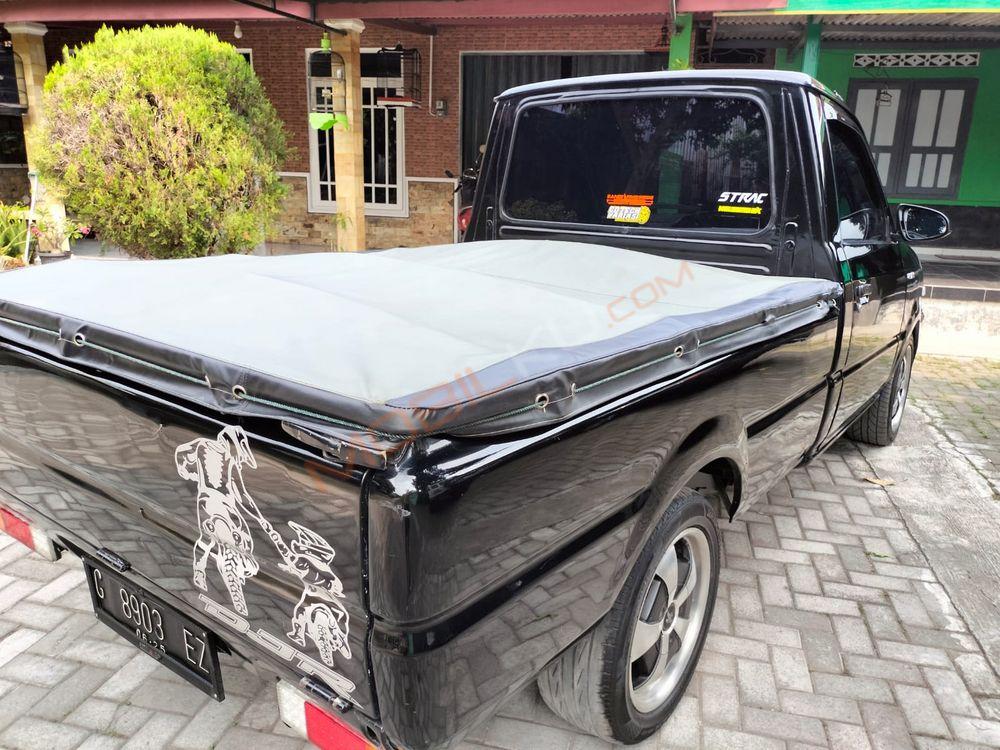 Mobil Toyota Kijang 2002