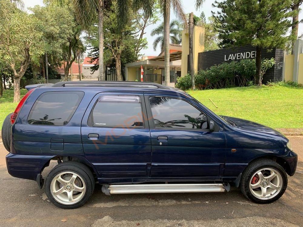 Mobil Daihatsu Taruna 2003