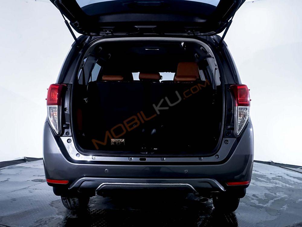 Mobil Toyota Kijang Innova 2017