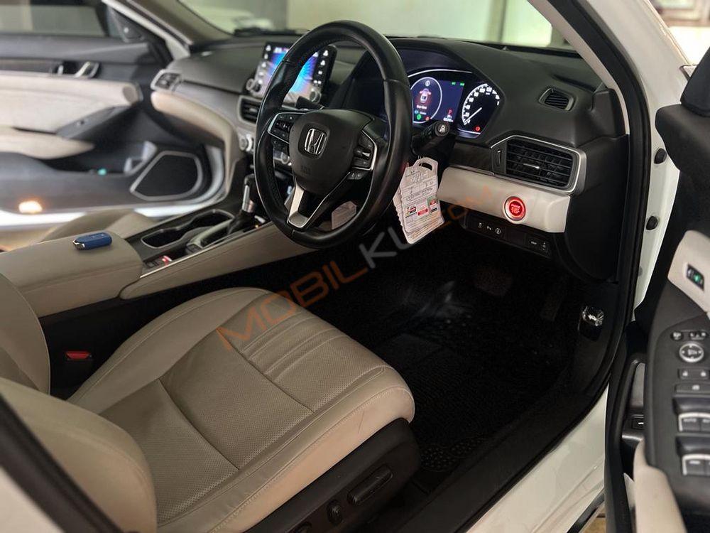 Mobil Honda Accord 2019