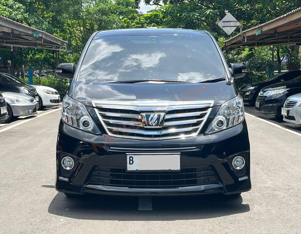 Mobil Toyota Alphard 2014