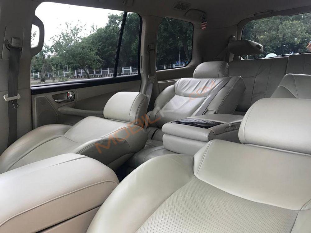 Mobil Lexus LX 2010