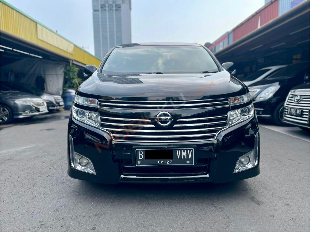 Mobil Nissan Elgrand 2013