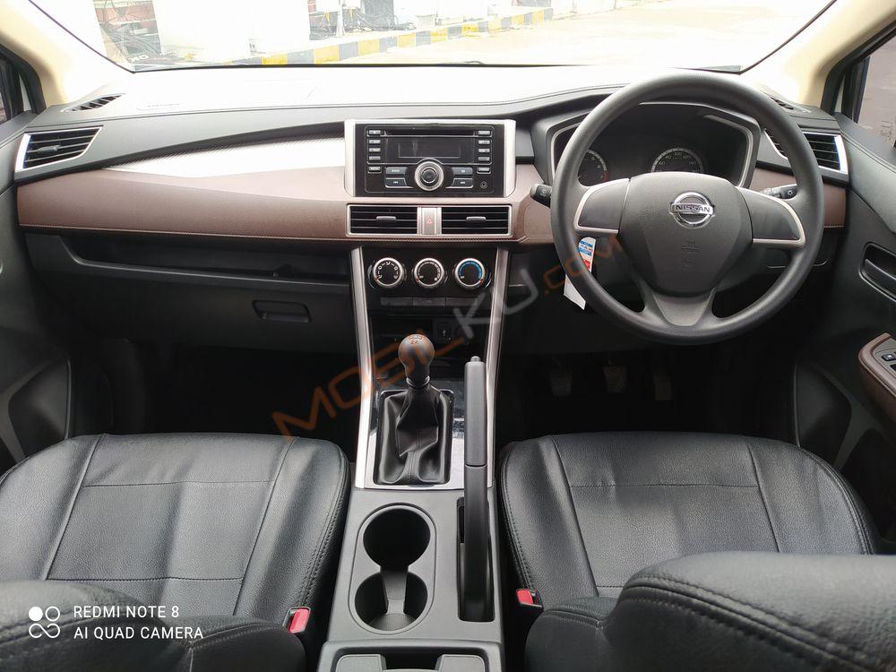 Mobil Nissan Livina 2019