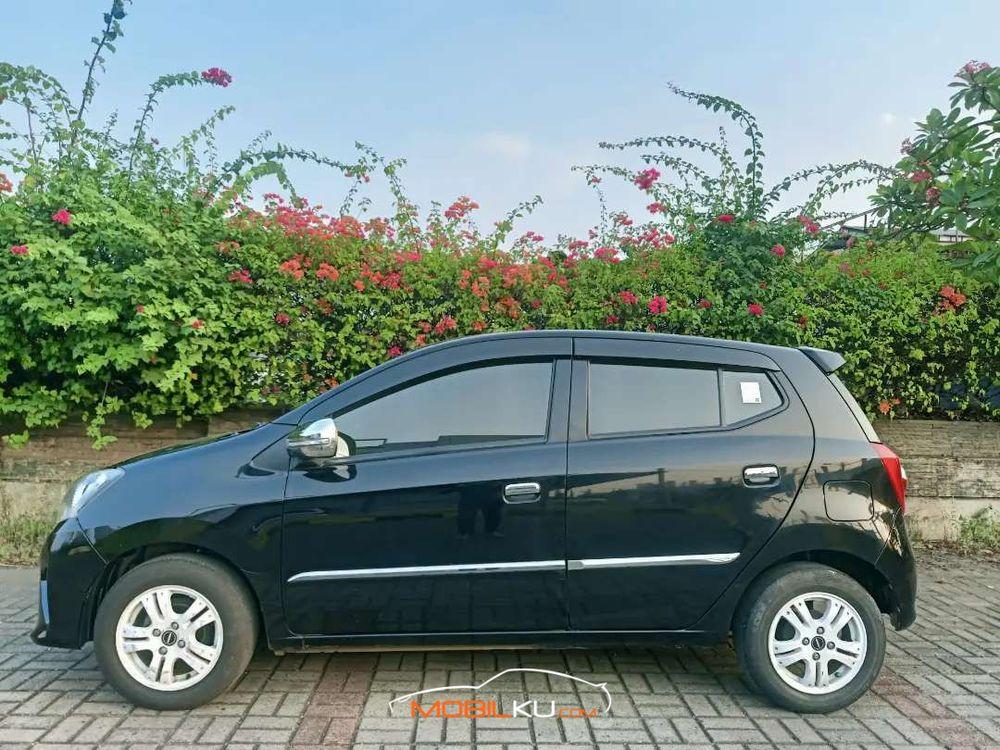 Mobil Toyota Agya 2015