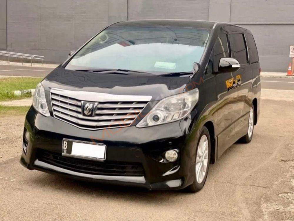 Mobil Toyota Alphard 2009