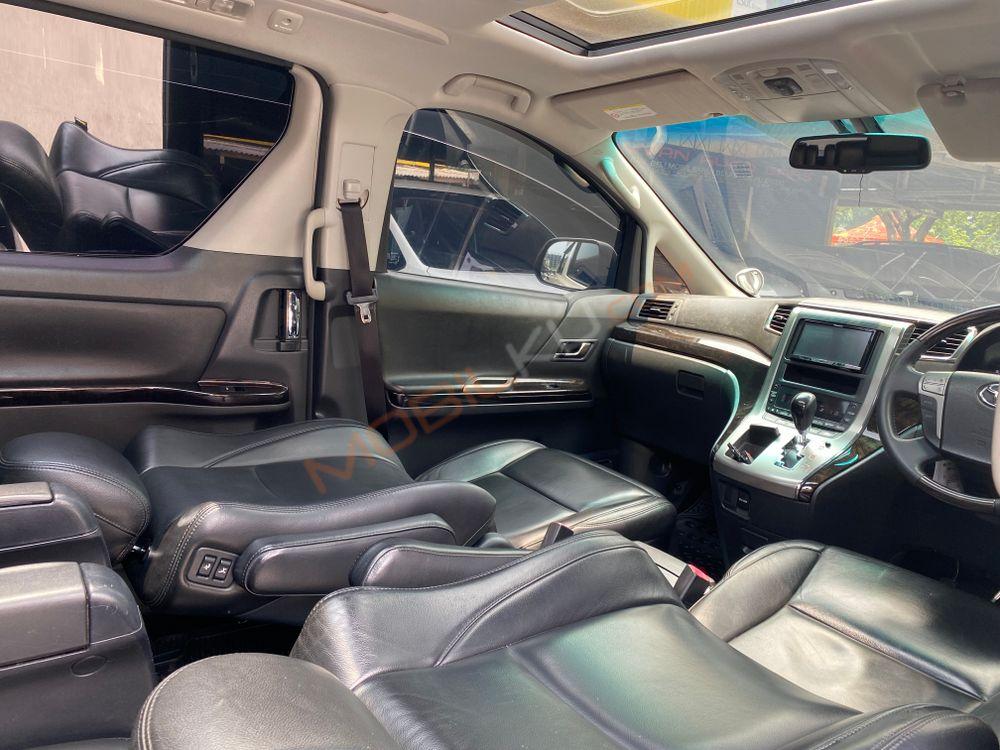 Mobil Toyota Vellfire 2014