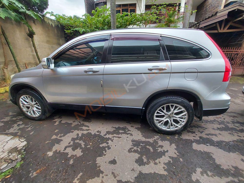 Mobil Honda CR-V 2010