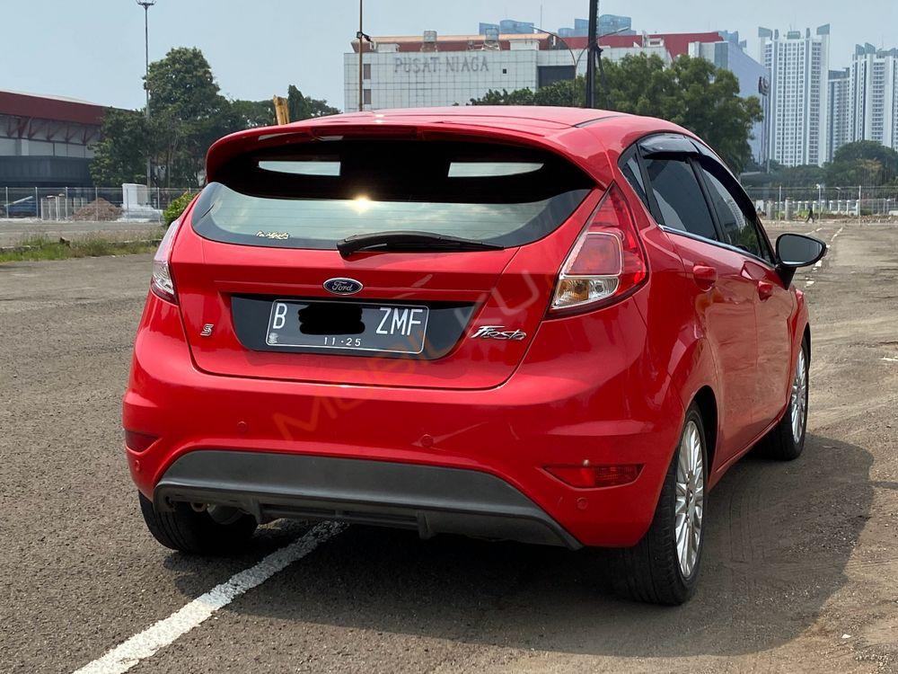 Mobil Ford Fiesta 2013