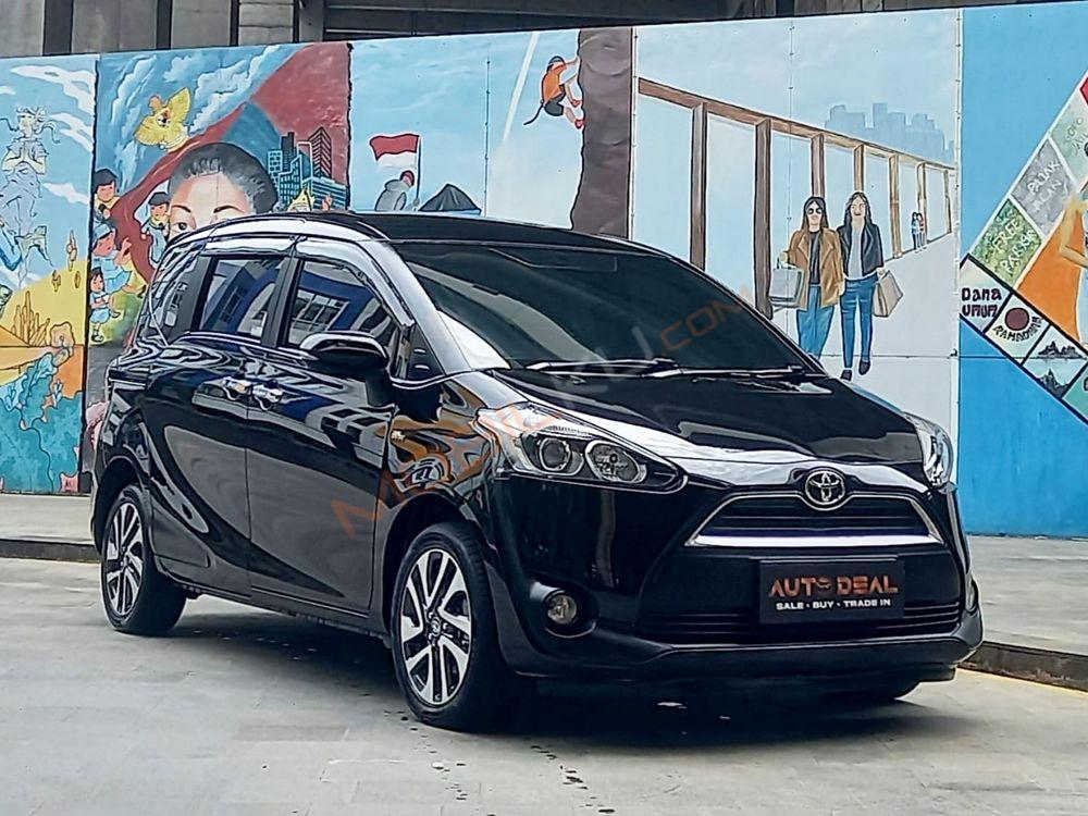 Mobil Toyota Sienta 2016