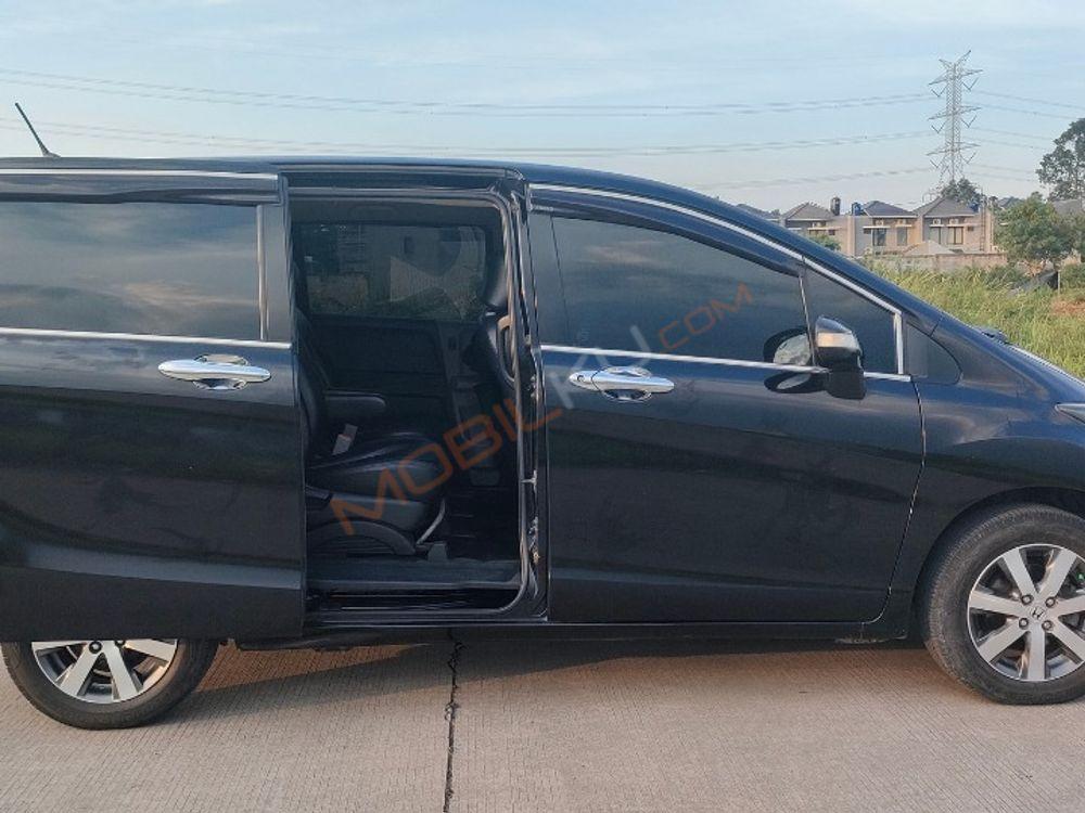 Mobil Honda Freed 2011