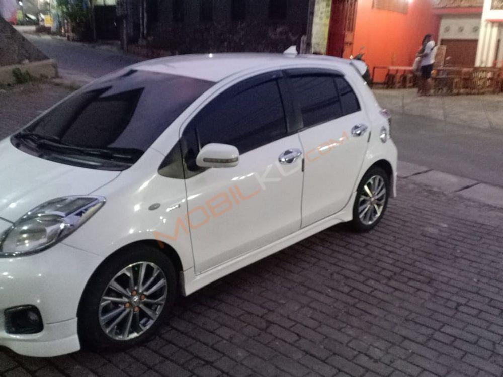 Mobil Toyota Yaris 2013