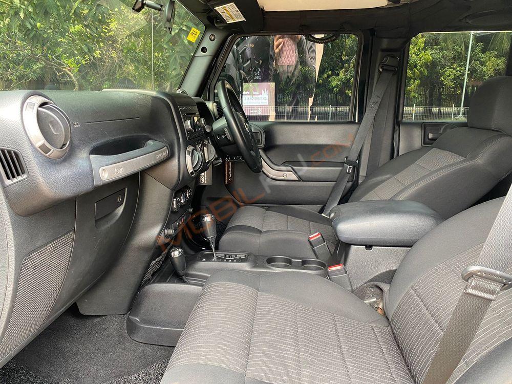 Mobil Jeep Wrangler 2011