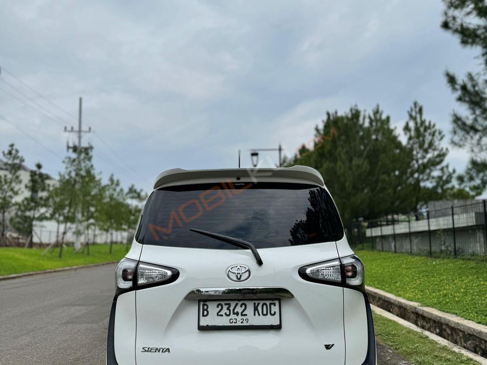 Mobil Toyota Sienta 2020