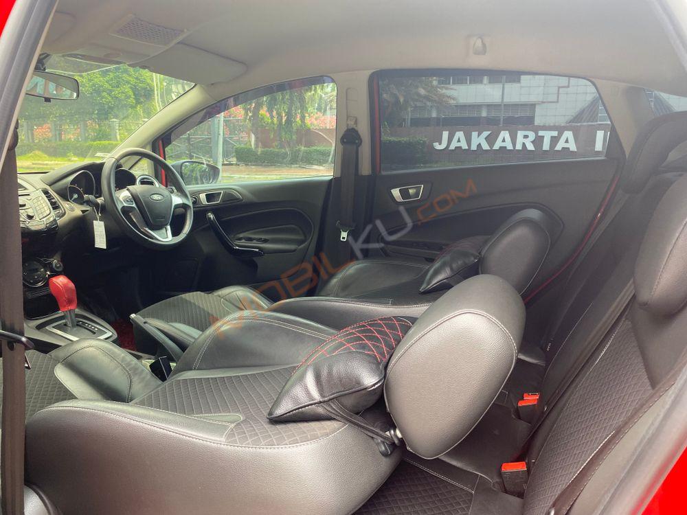 Mobil Ford Fiesta 2013