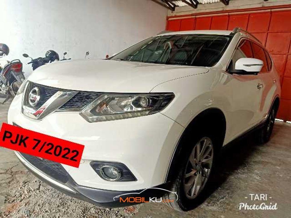 Mobil Nissan X-Trail 2015