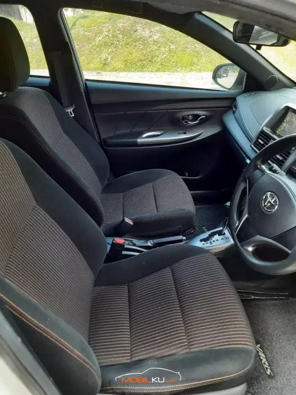 Mobil Toyota Yaris 2016