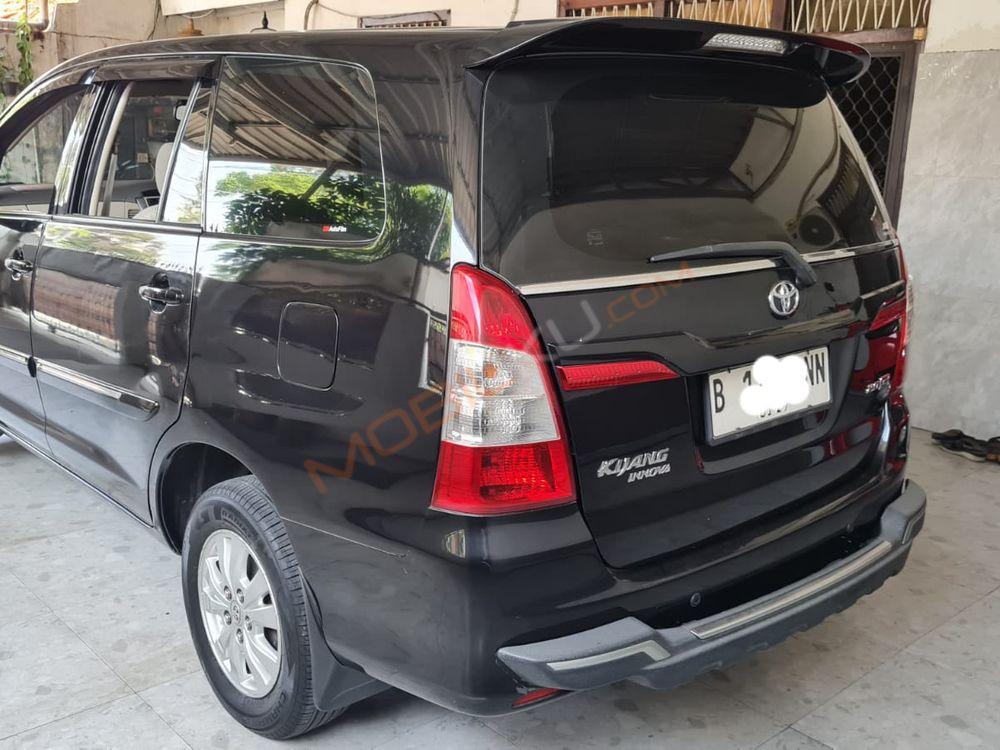 Mobil Toyota Kijang Innova 2014