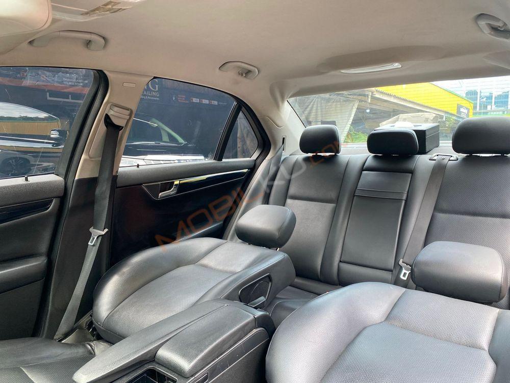 Mobil Mercedes-Benz C-Class 2011