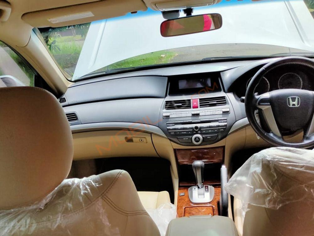 Mobil Honda Accord 2012