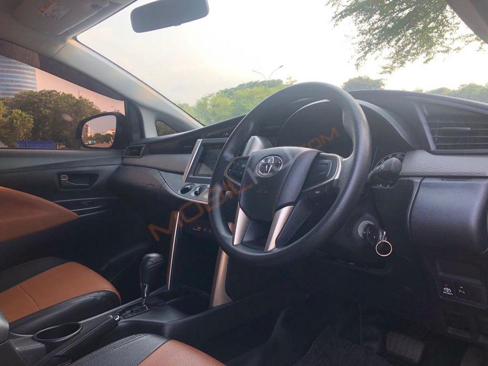 Mobil Toyota Kijang Innova 2020
