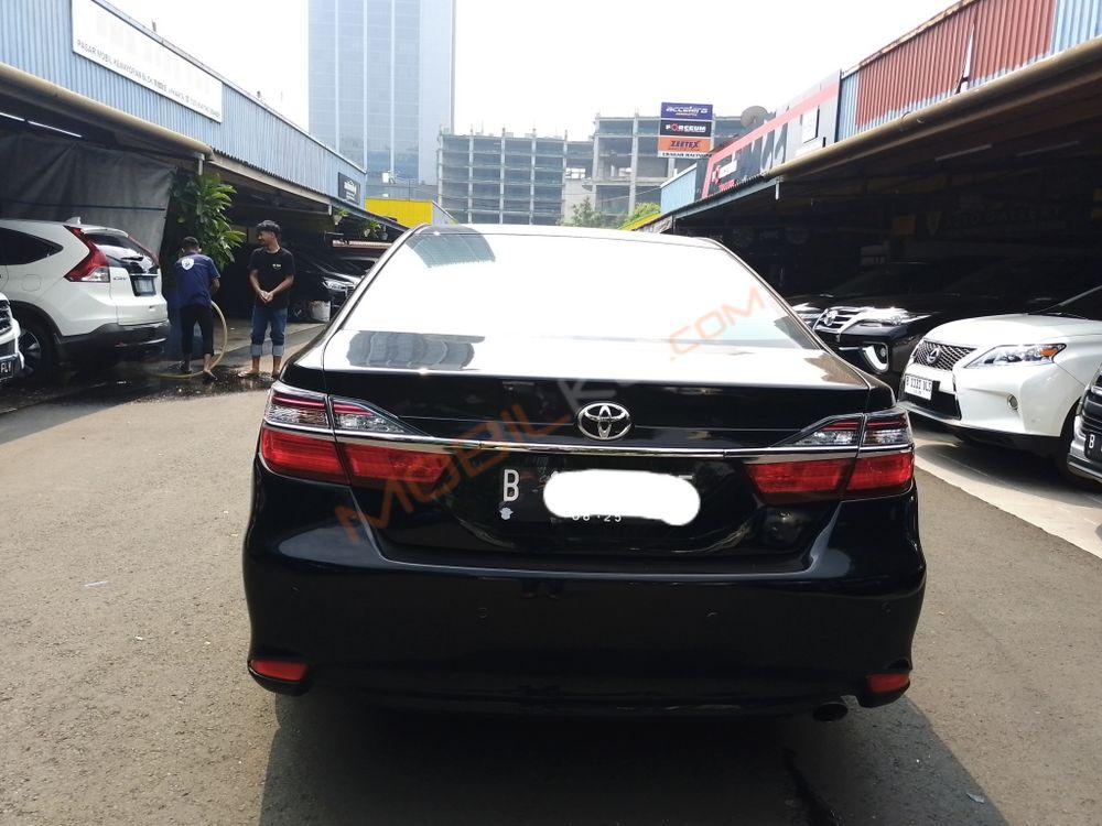 Mobil Toyota Camry 2015