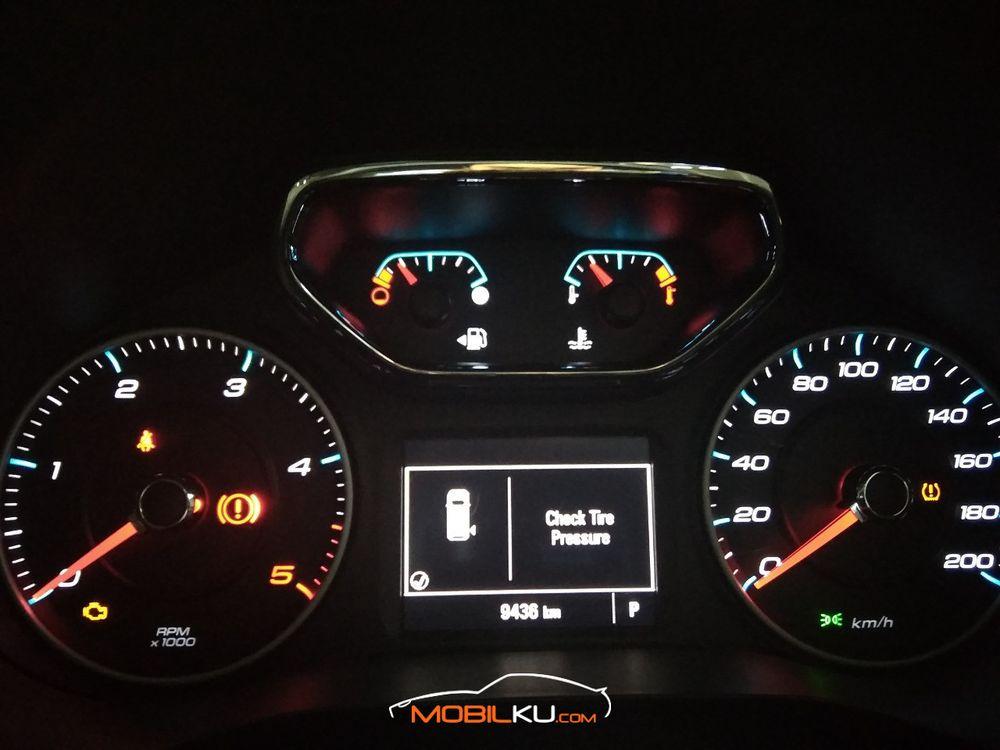Mobil Toyota Kijang Innova 2013