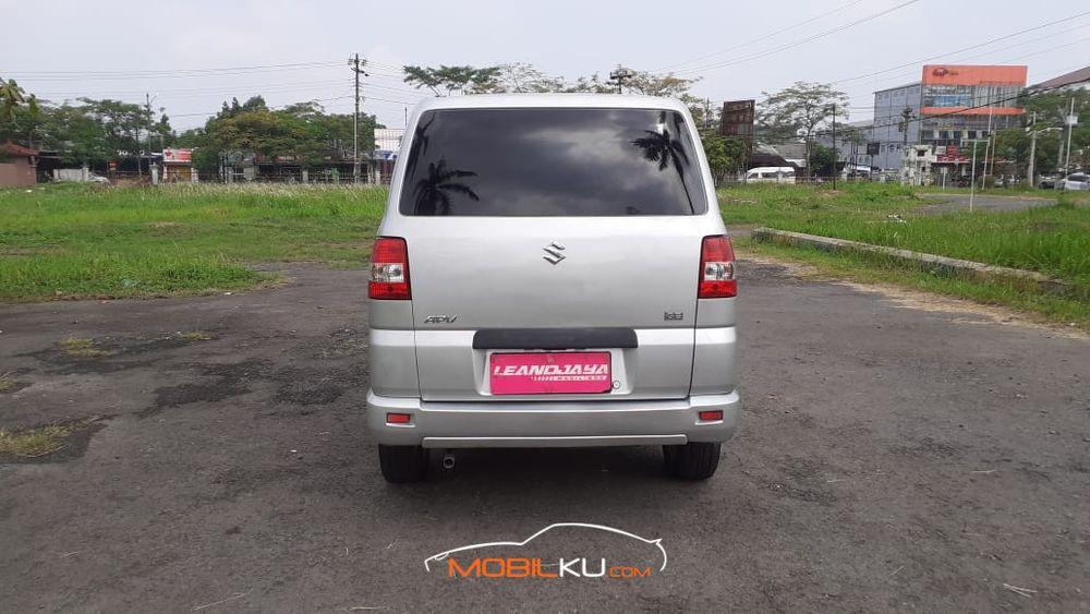 Mobil Suzuki APV 2012