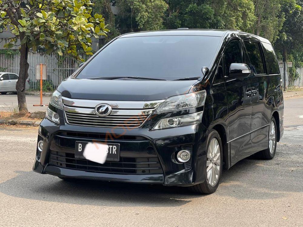 Mobil Toyota Vellfire 2013