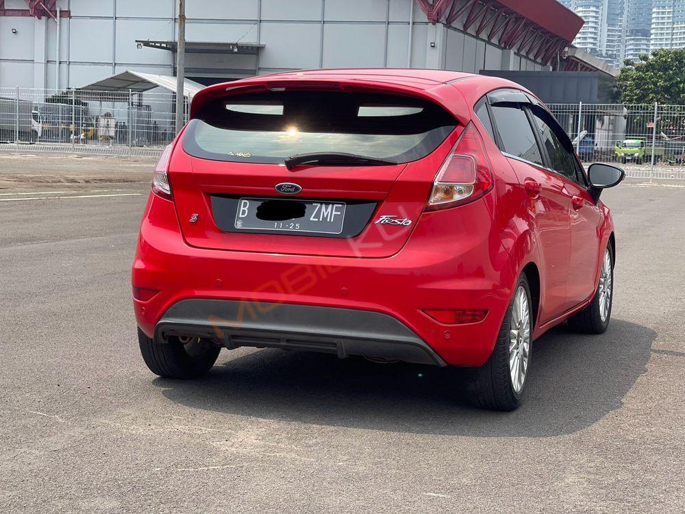 Mobil Ford Fiesta 2013