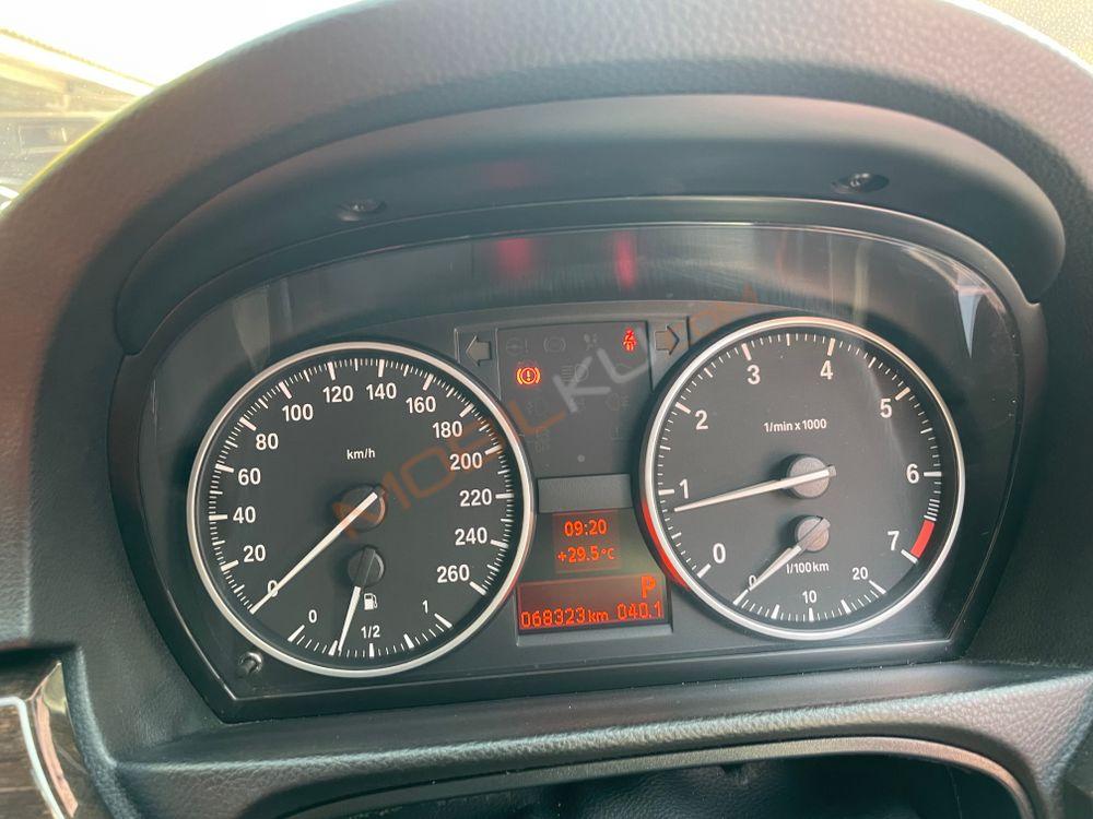 Mobil BMW 3 Series 2011