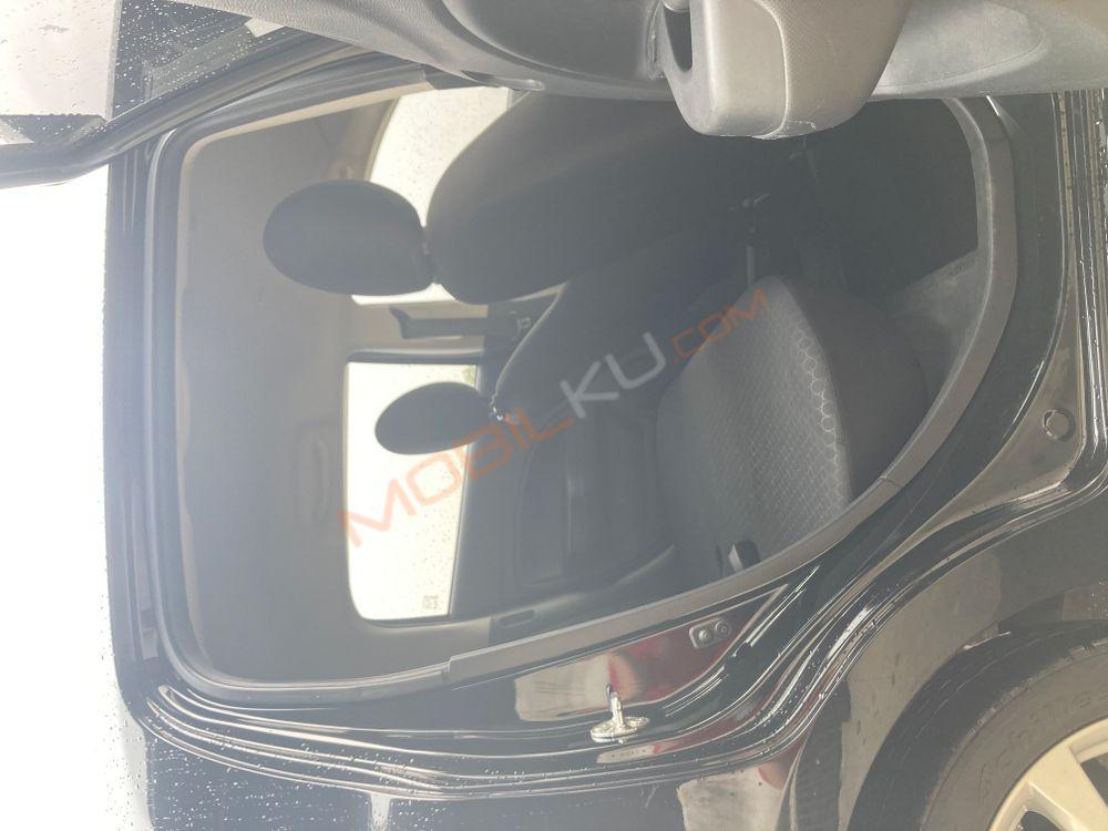 Mobil Mitsubishi Mirage 2016