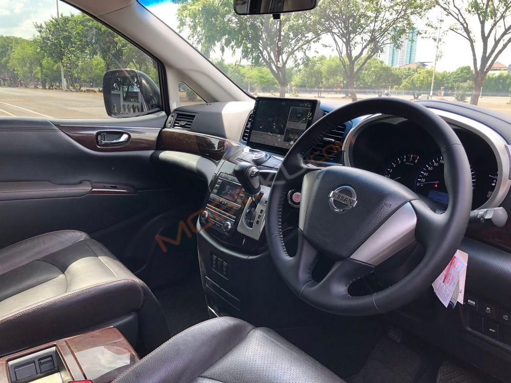 Mobil Nissan Elgrand 2013