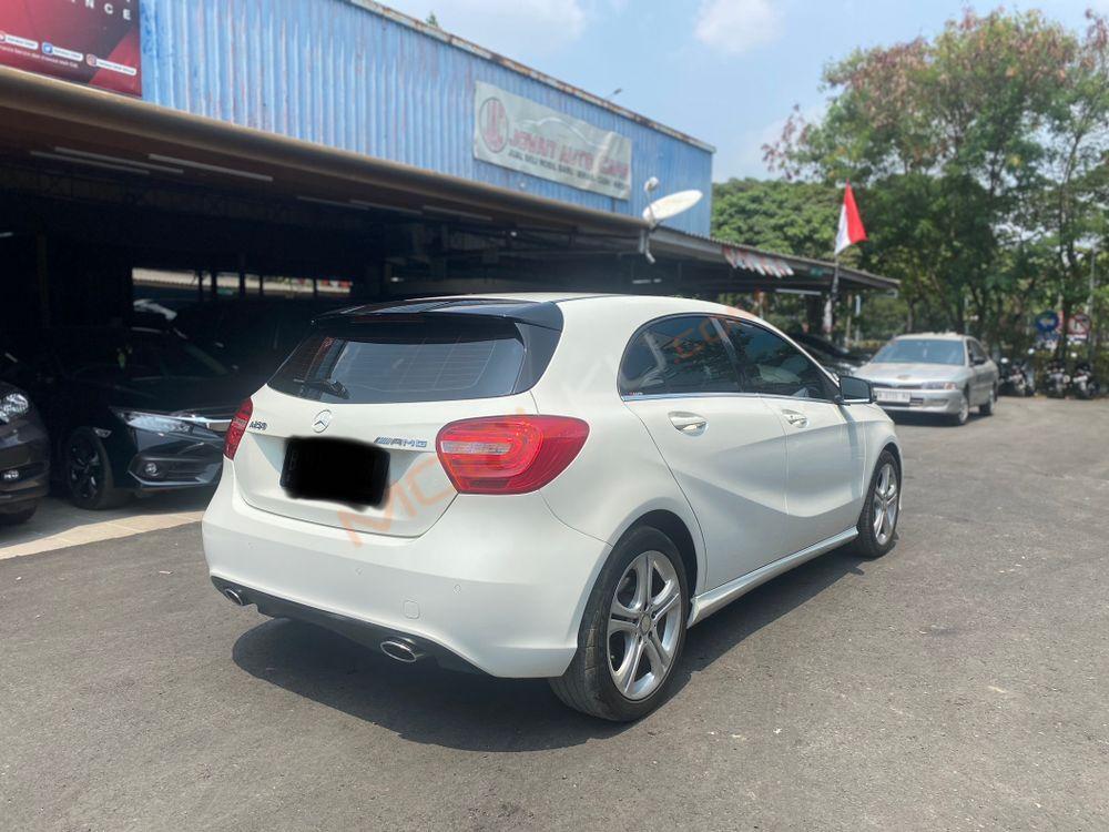 Mobil Mercedes-Benz A-Class 2013