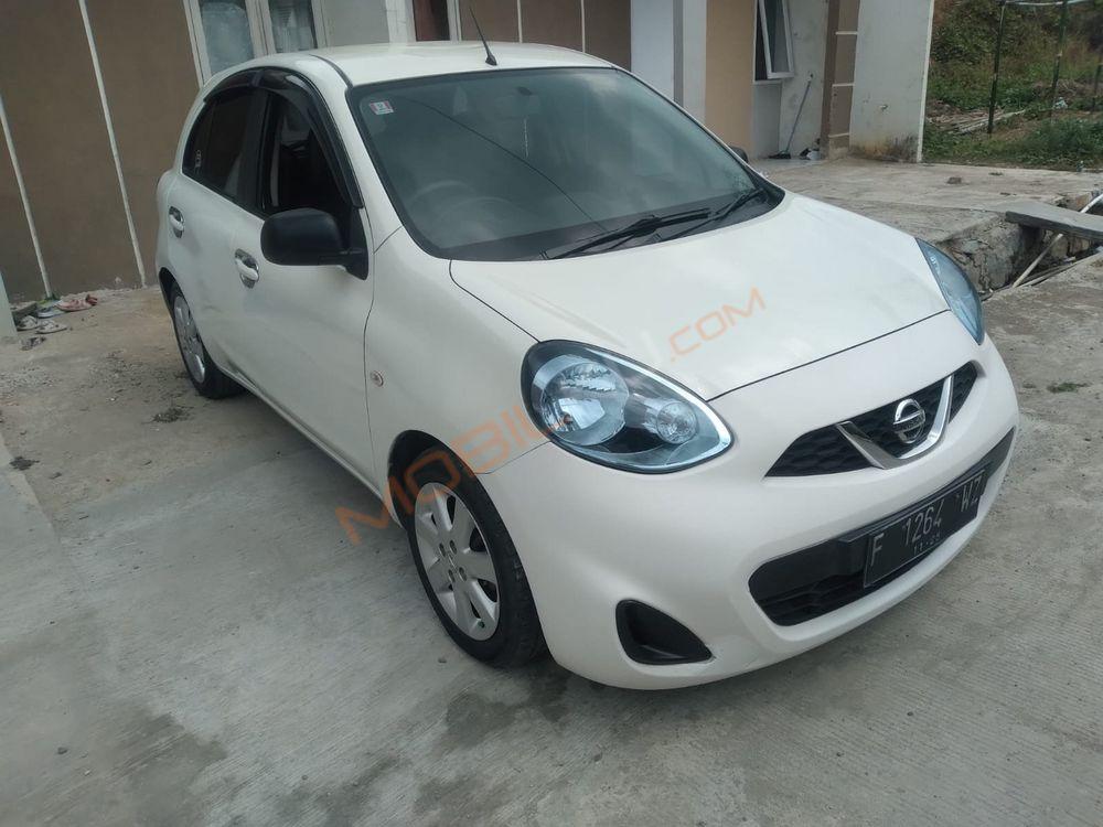 Mobil Nissan March 2015