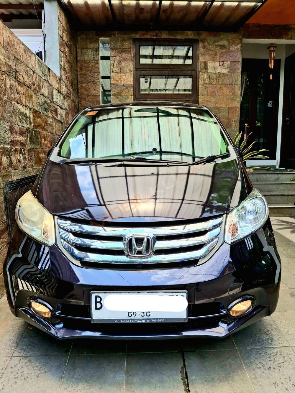 Mobil Honda Freed 2015