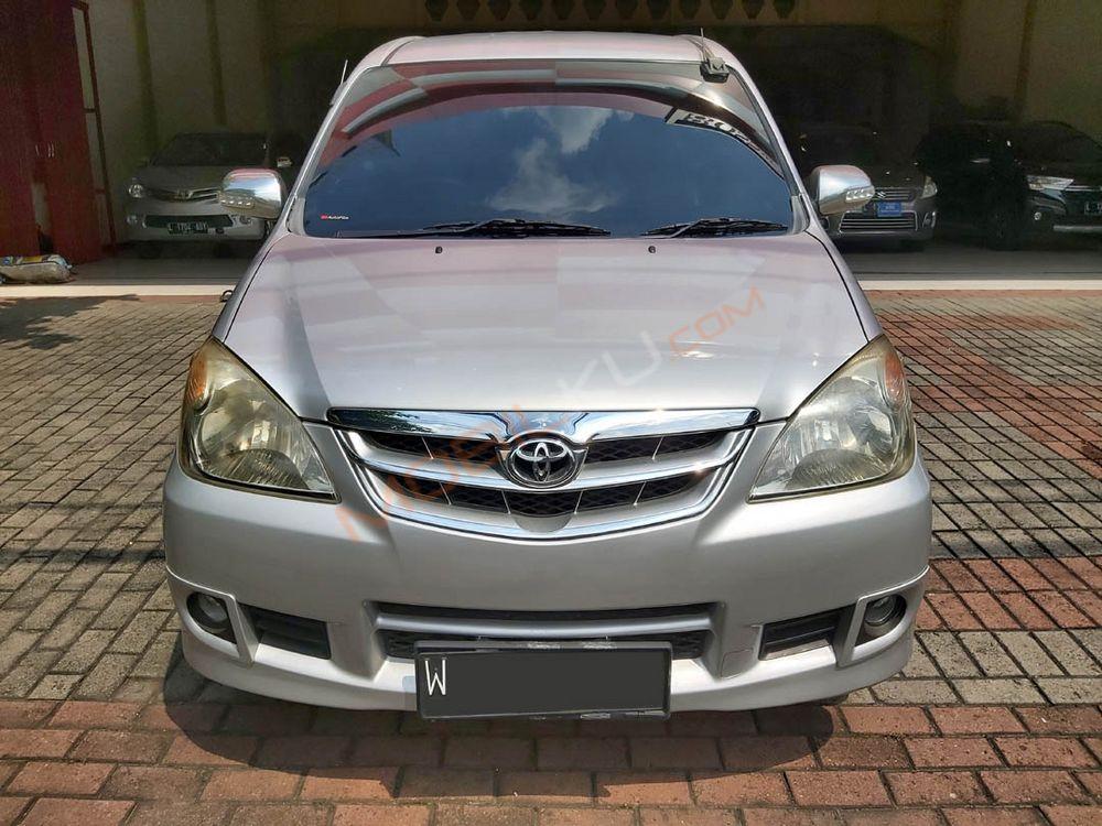 Mobil Toyota Avanza 2011