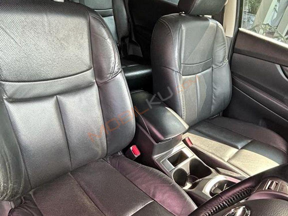 Mobil Nissan X-Trail 2015