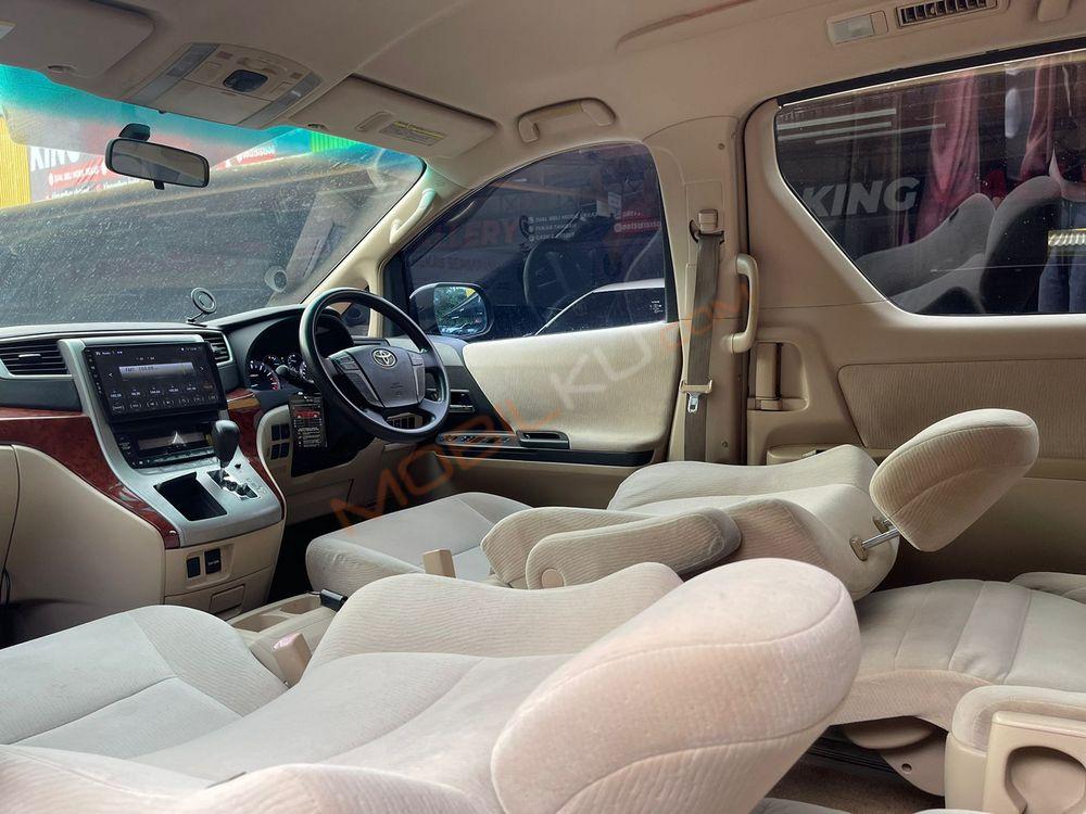 Mobil Toyota Alphard 2009