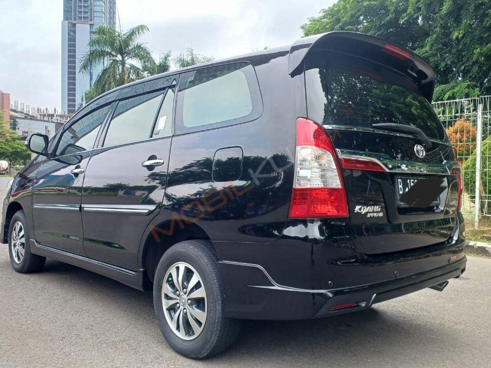 Mobil Toyota Kijang Innova 2015
