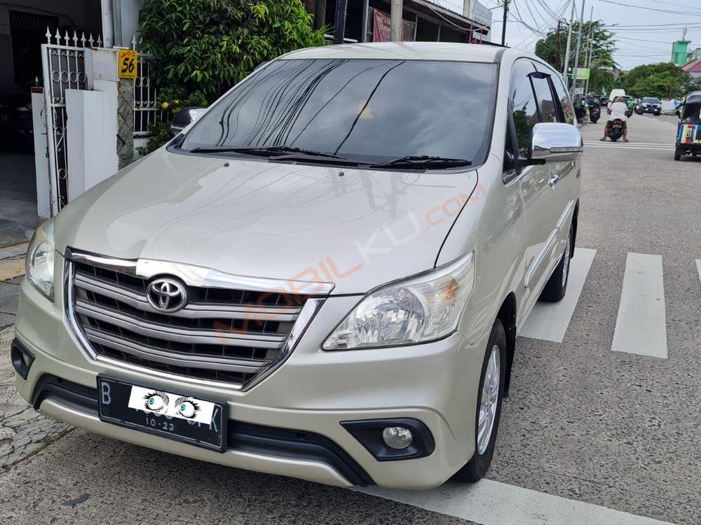 Mobil Toyota Kijang Innova 2013