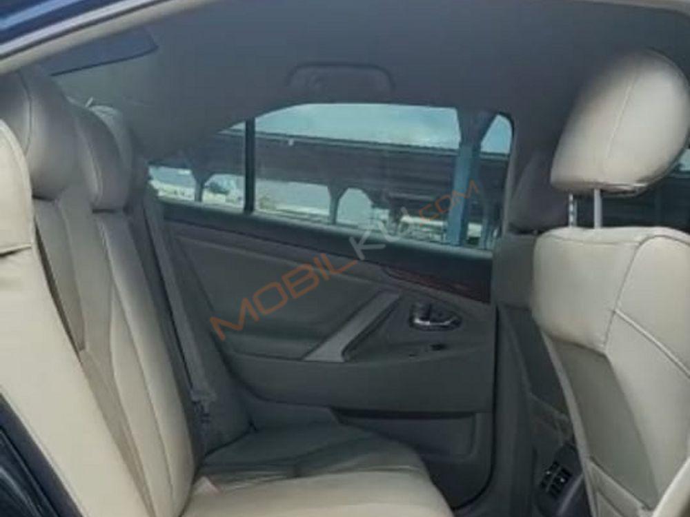 Mobil Toyota Camry 2012