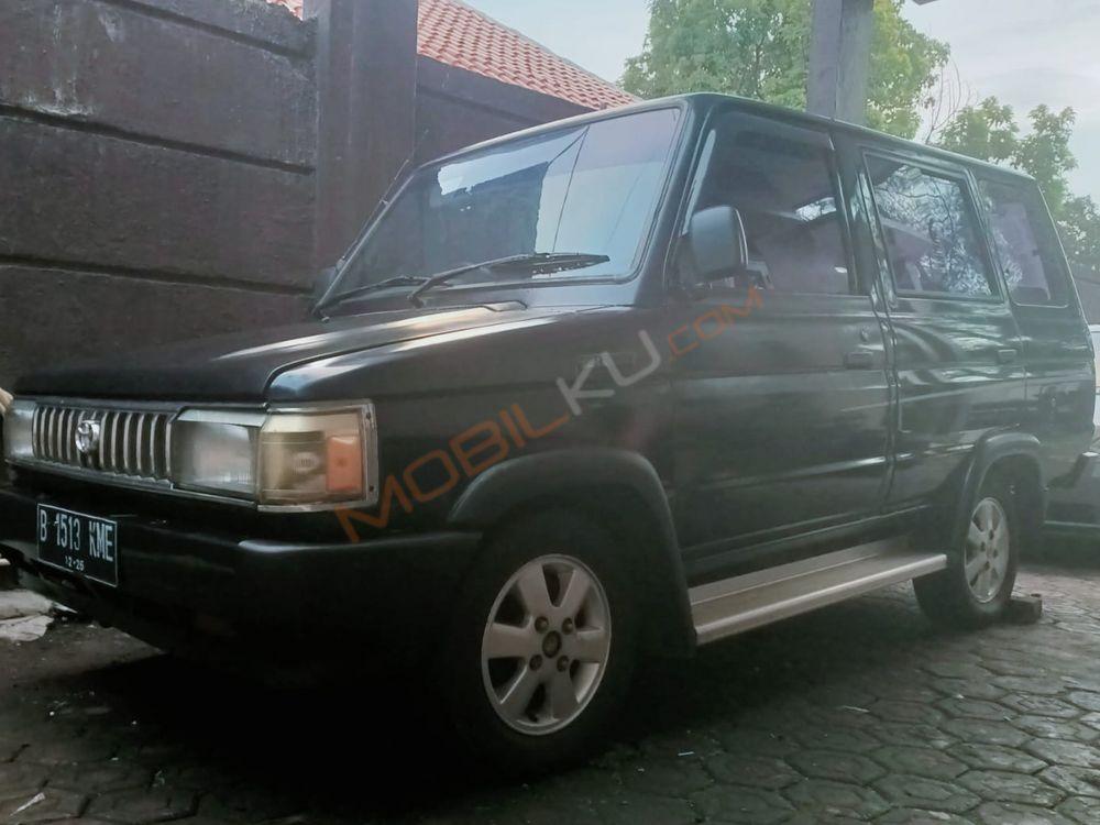 Mobil Toyota Kijang 1996