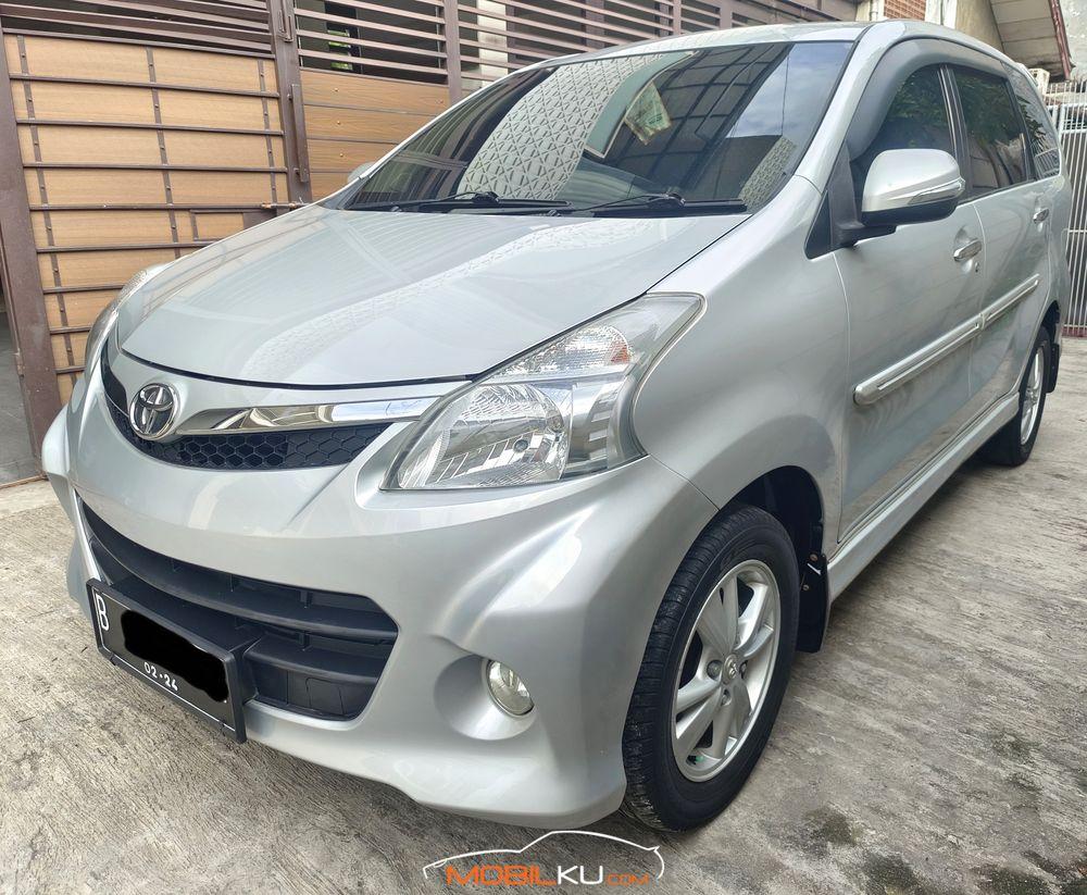 Mobil Toyota Avanza 2013