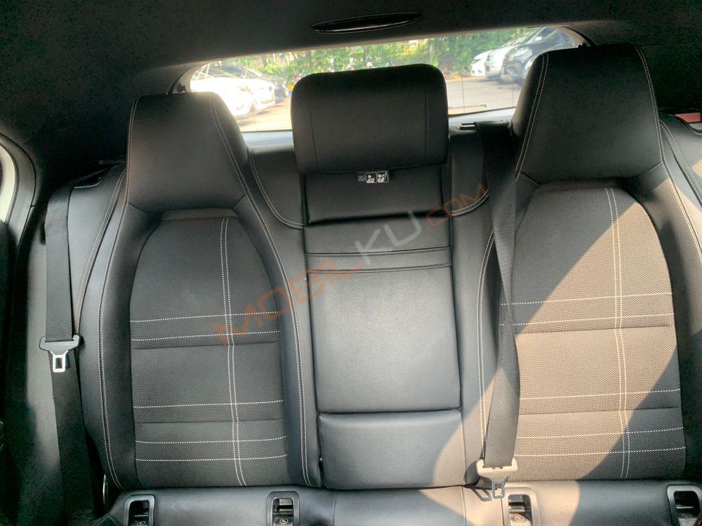 Mobil Mercedes-Benz A-Class 2013