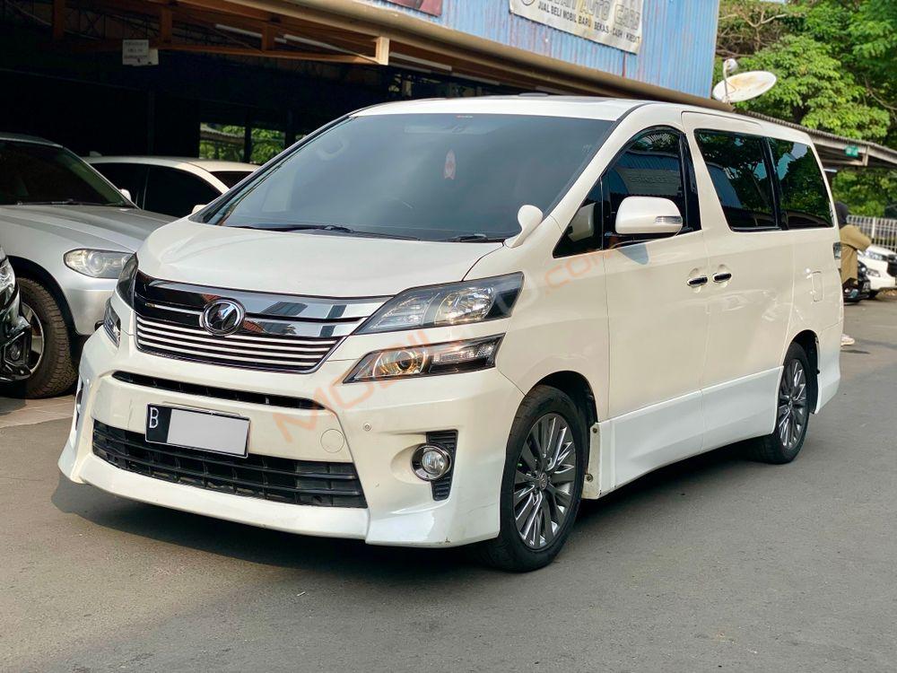 Mobil Toyota Vellfire 2015