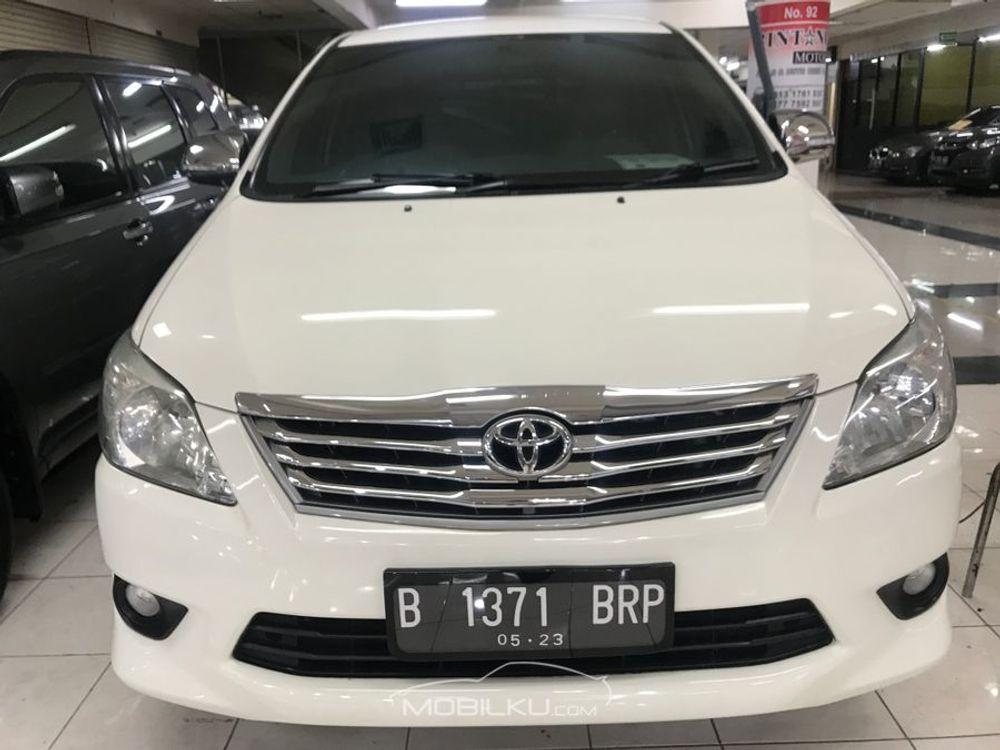 Mobil Toyota Kijang Innova 2013