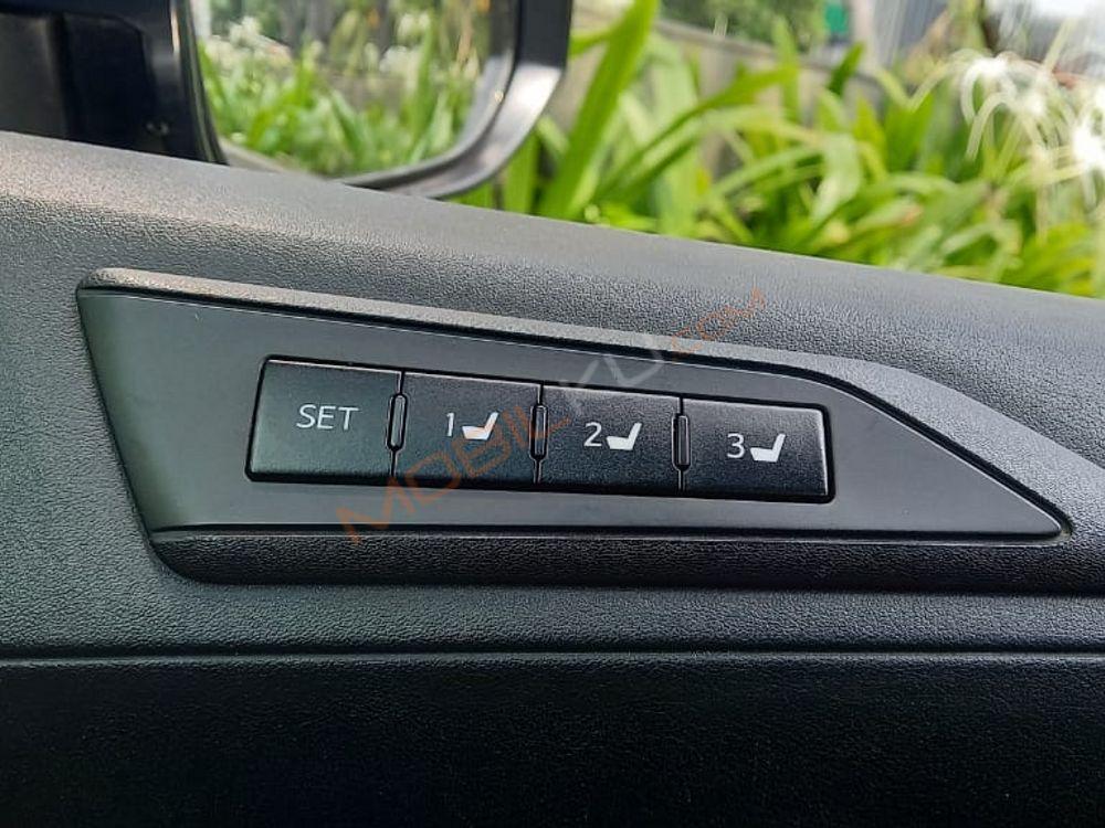 Mobil Toyota Alphard 2017