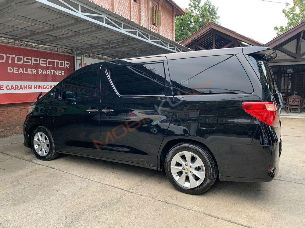 Mobil Toyota Alphard 2009