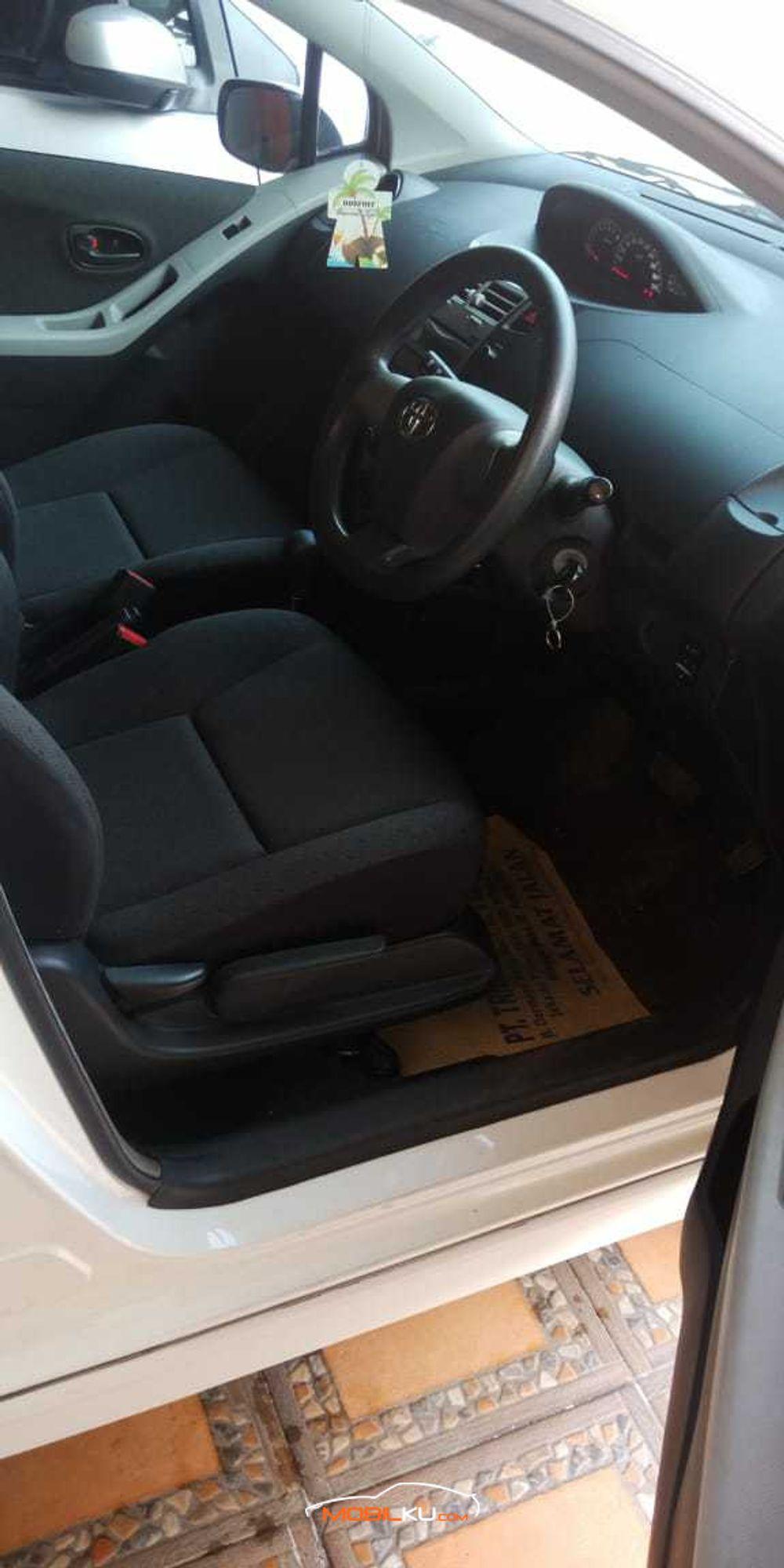 Mobil Toyota Yaris 2013